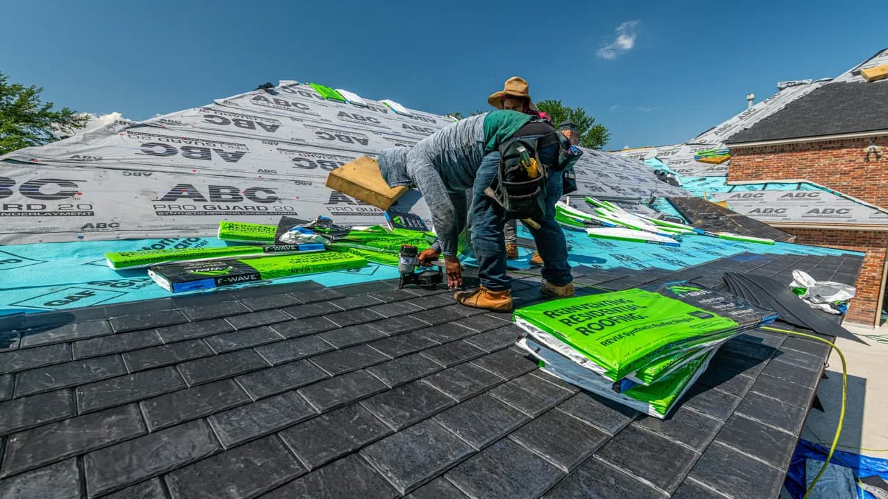 How Roofers Can Build a 5-Star Online Reputation
